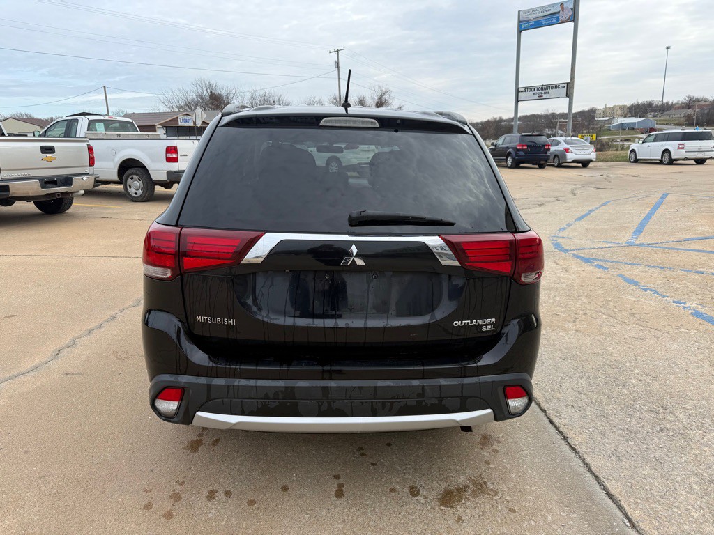2016 Mitsubishi Outlander Image 4