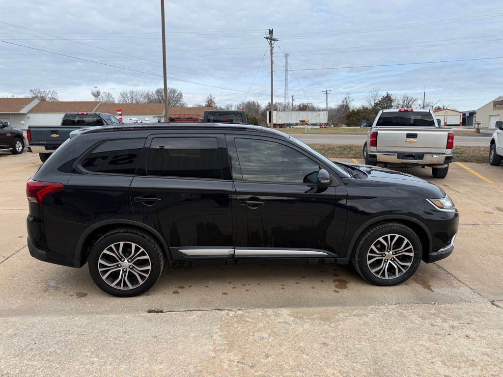 2016 Mitsubishi Outlander Image 6
