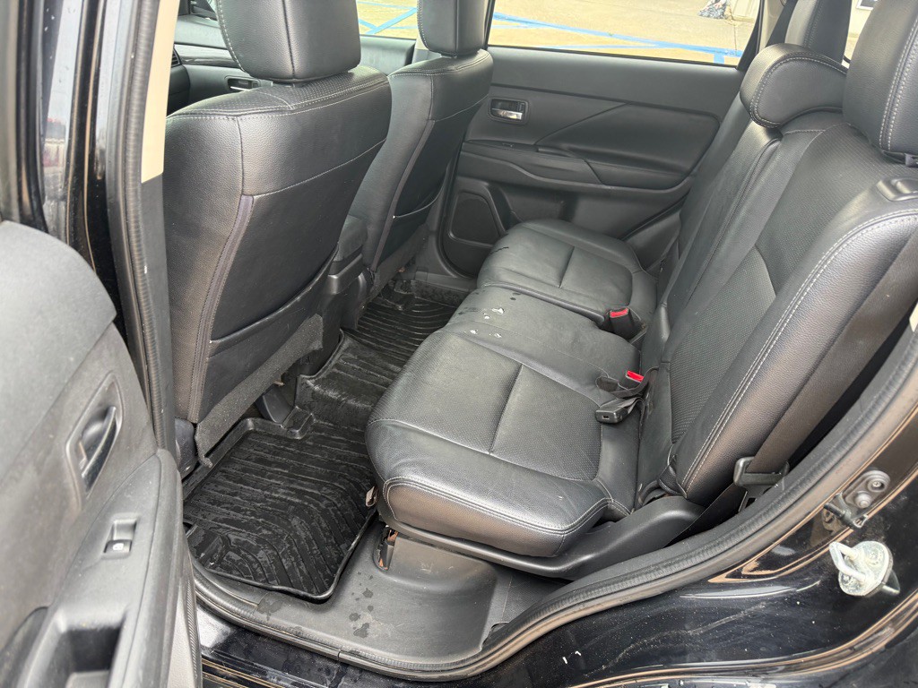 2016 Mitsubishi Outlander Image 10