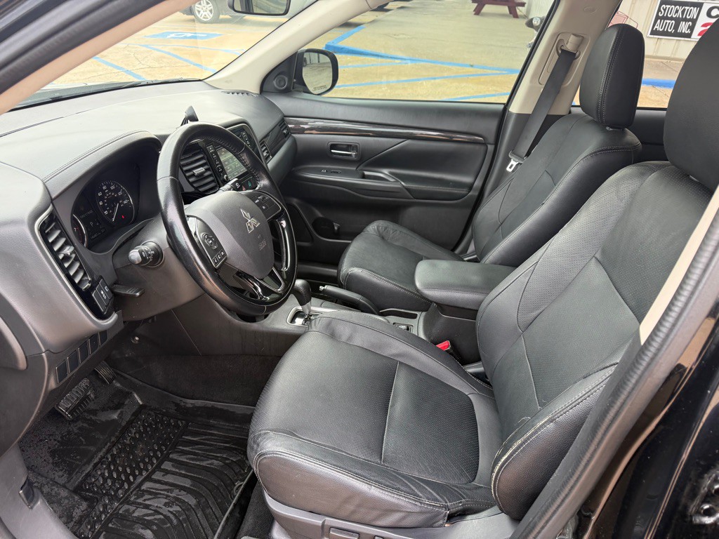 2016 Mitsubishi Outlander Image 11