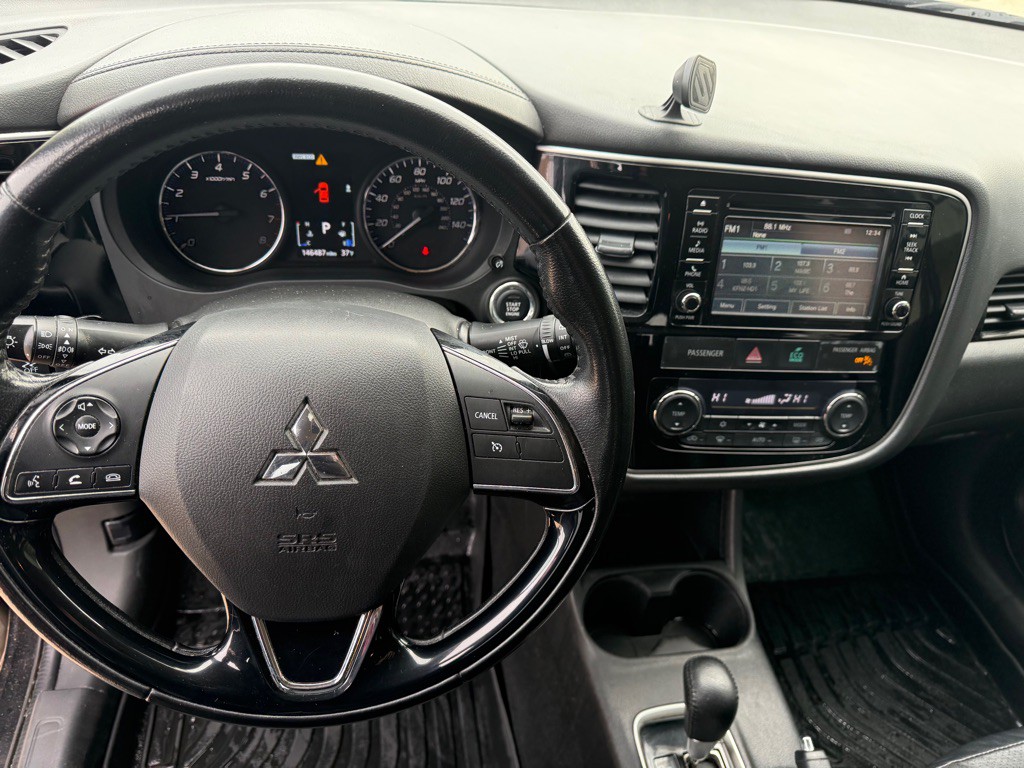 2016 Mitsubishi Outlander Image 12