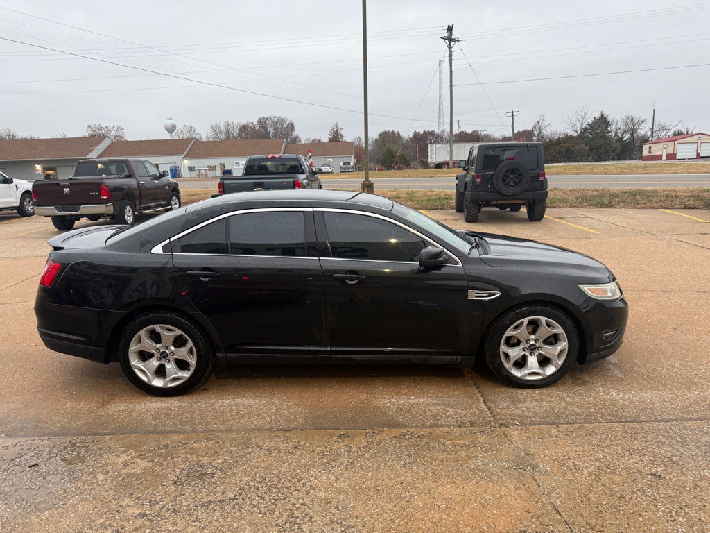 2010 Ford Taurus Image 6