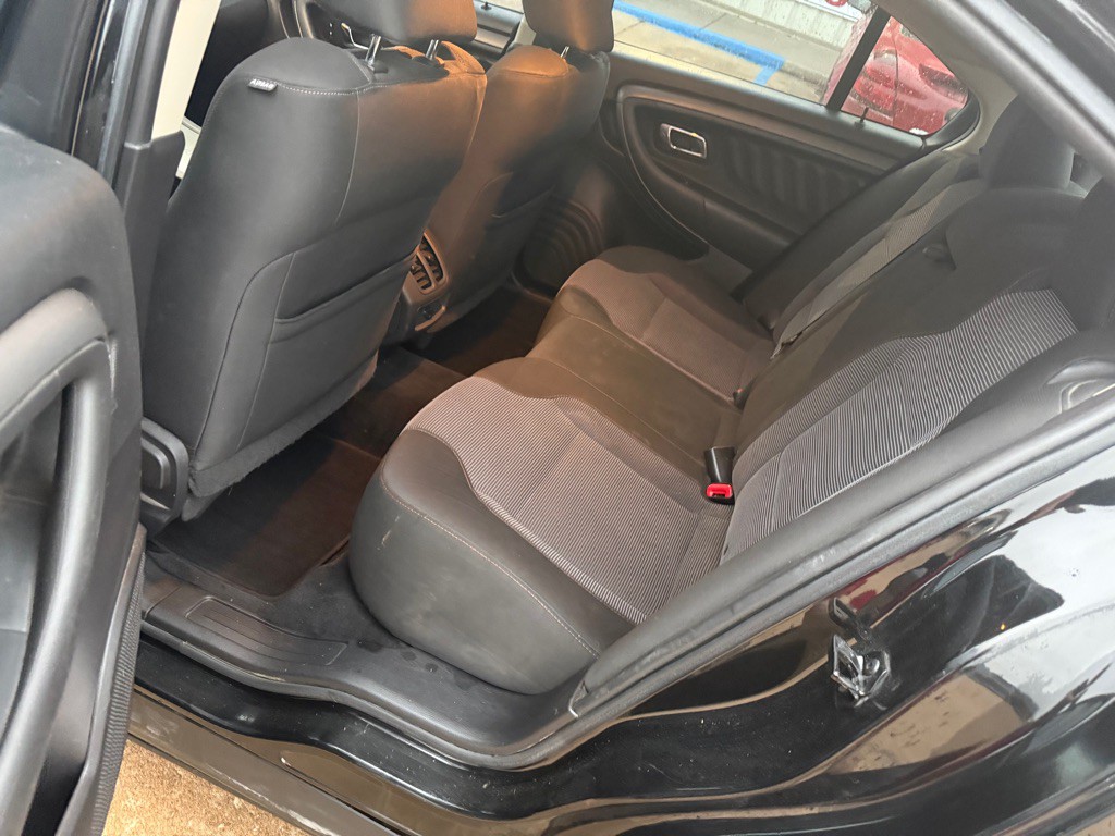 2010 Ford Taurus Image 10