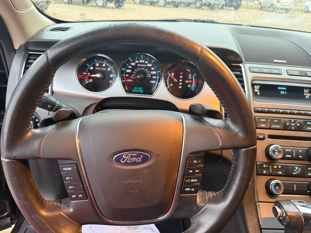 2010 Ford Taurus Image 12