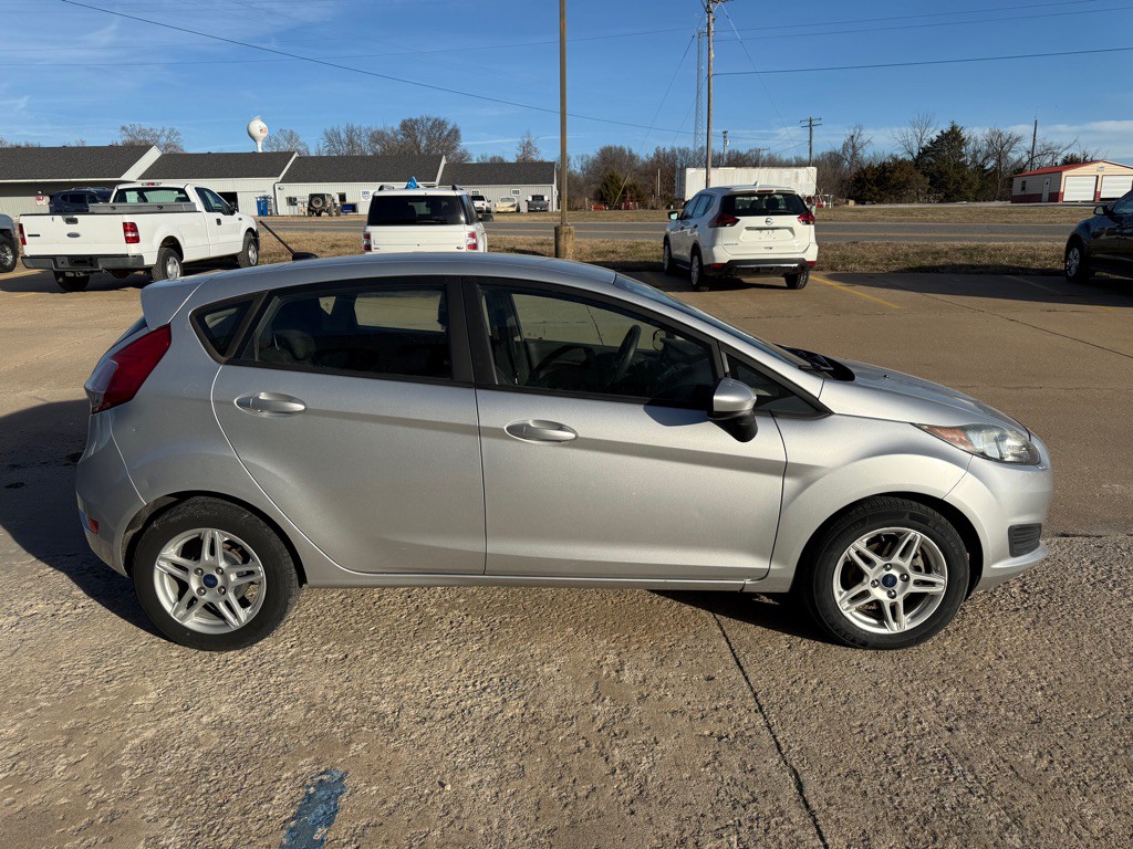 2017 Ford Fiesta Image 6