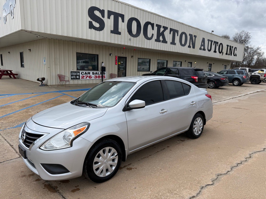 2019 Nissan Versa Image 1