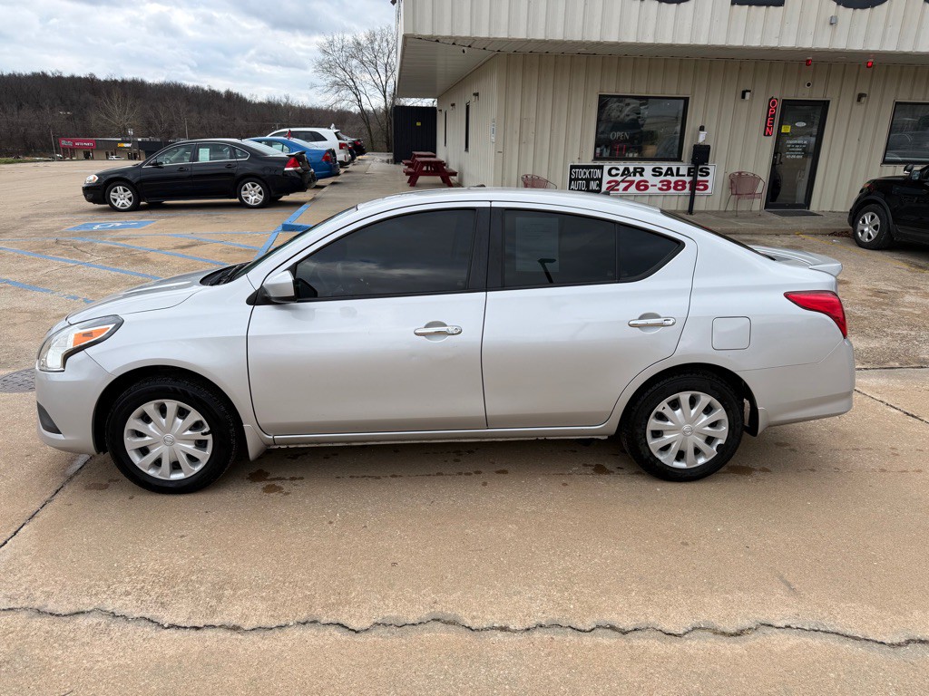 2019 Nissan Versa Image 2