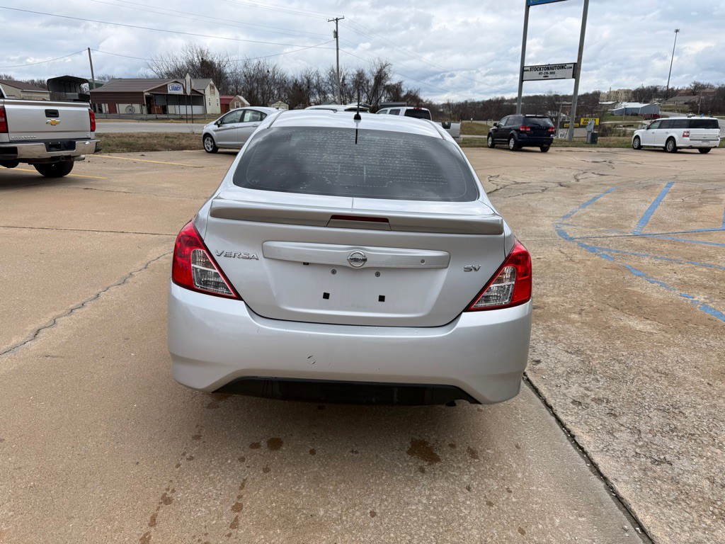2019 Nissan Versa Image 4