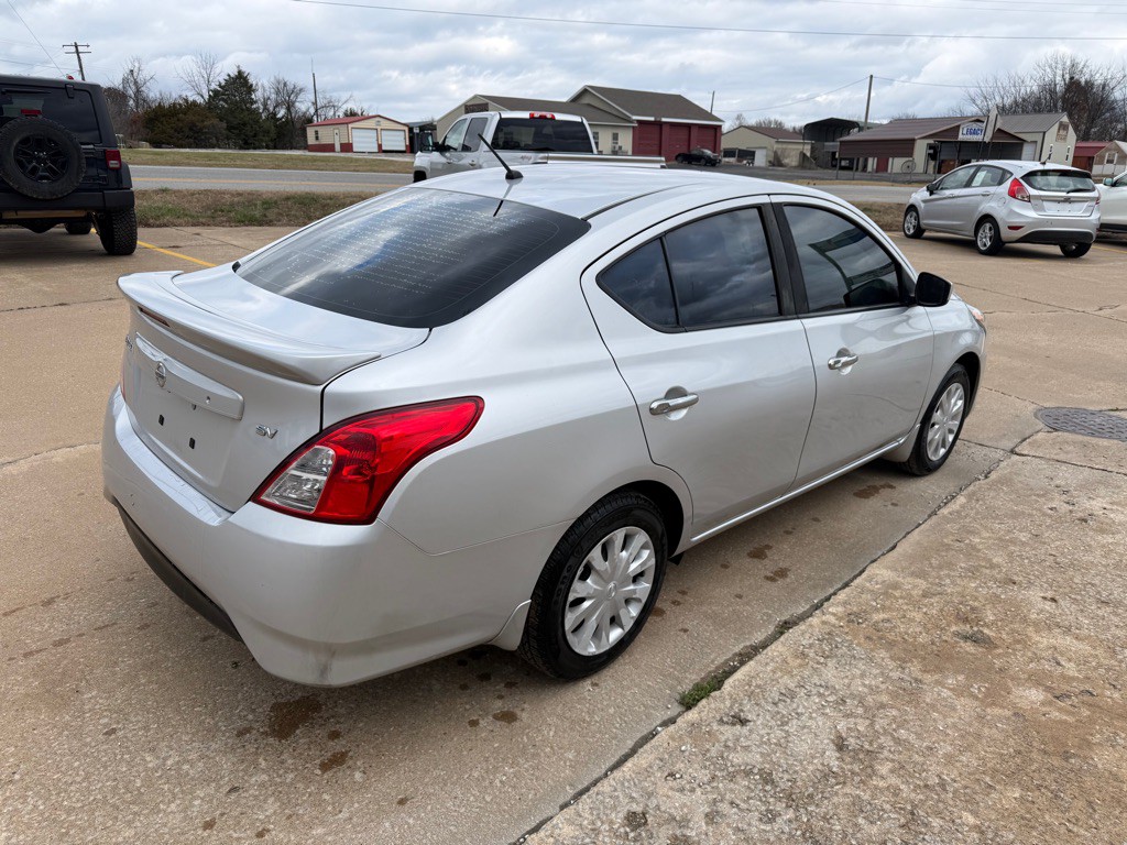 2019 Nissan Versa Image 5