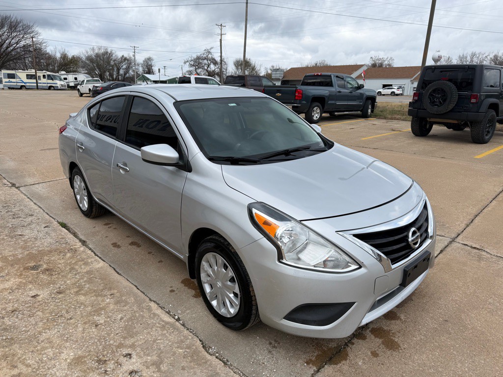 2019 Nissan Versa Image 7