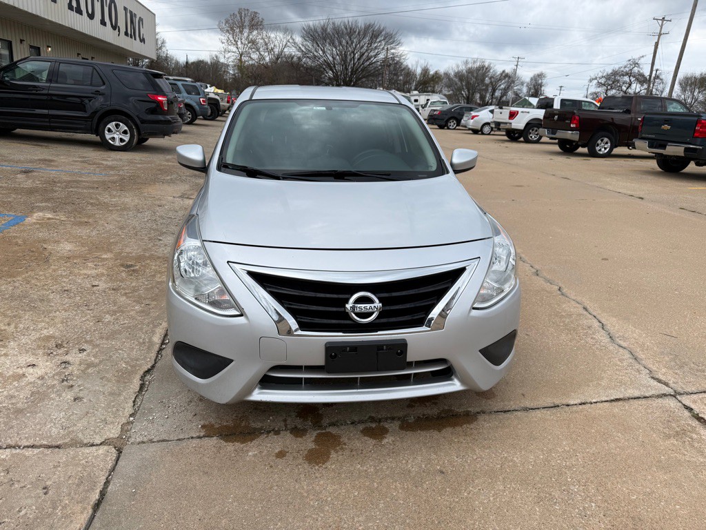 2019 Nissan Versa Image 8