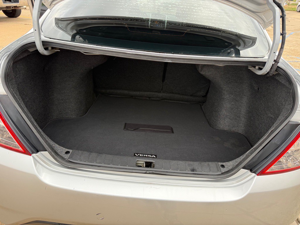 2019 Nissan Versa Image 9