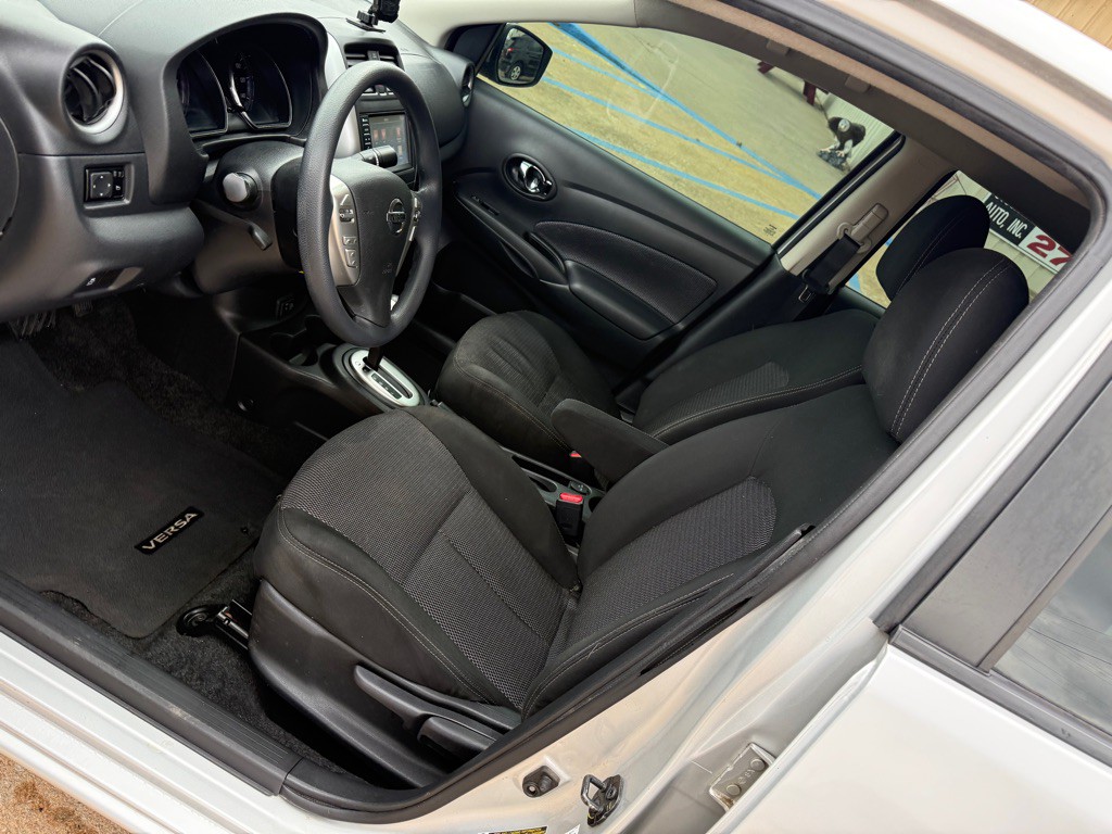 2019 Nissan Versa Image 12