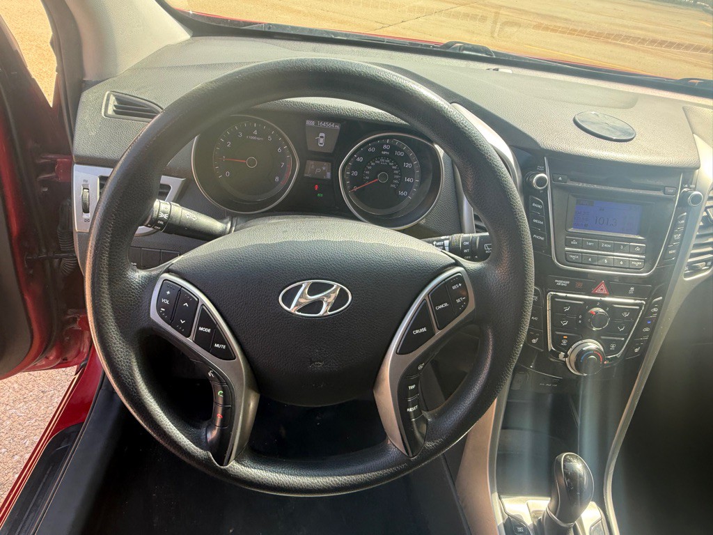 2016 Hyundai Elantra Image 14