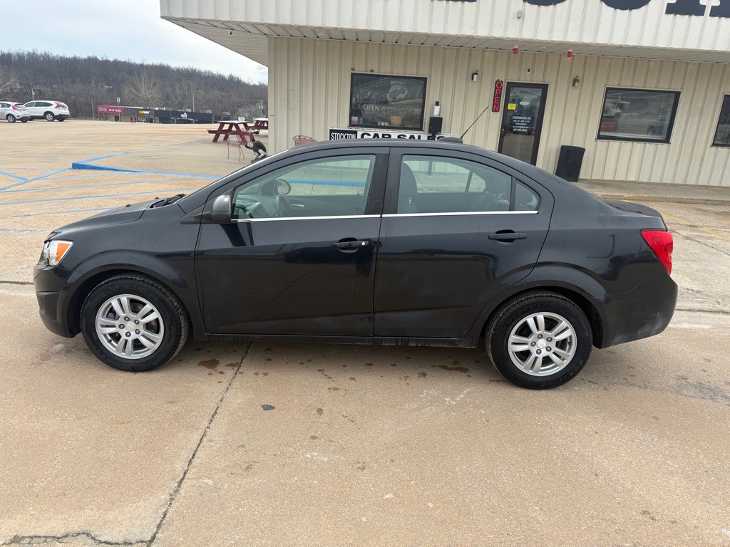 2015 Chevrolet Sonic Image 2