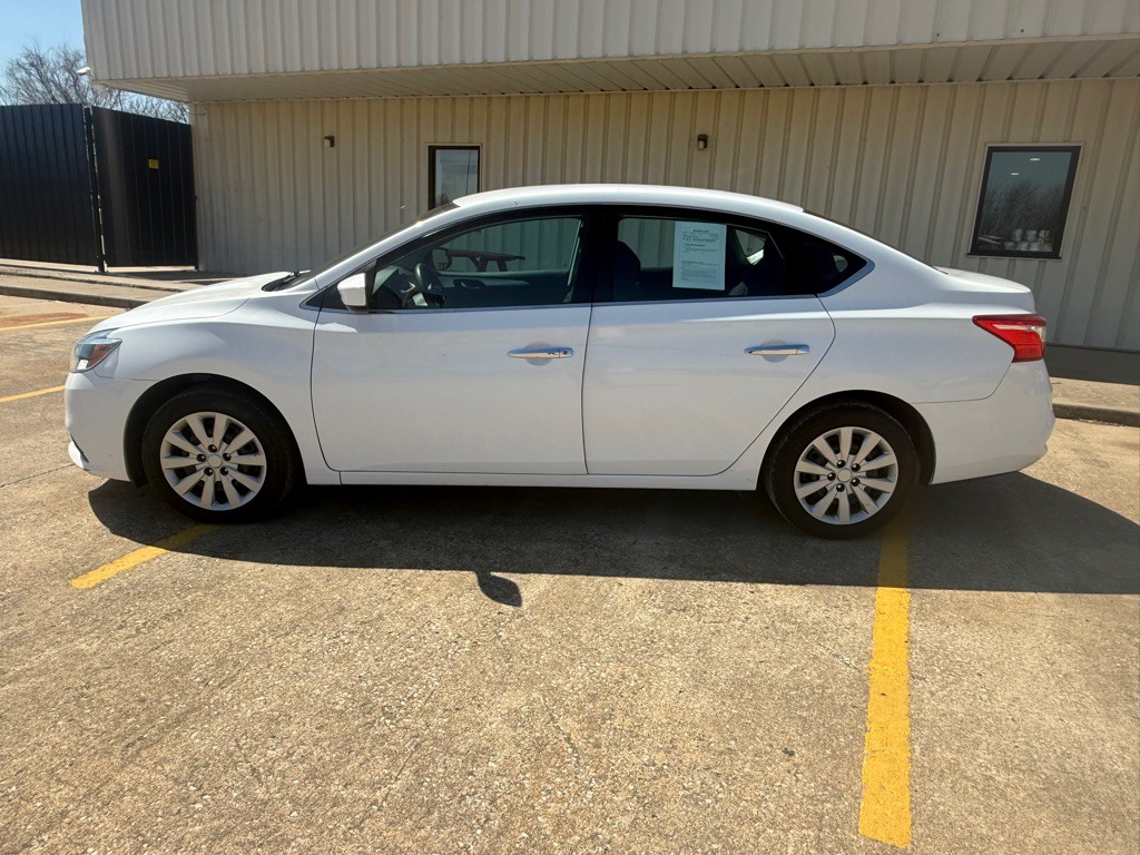 2018 Nissan Sentra Image 2