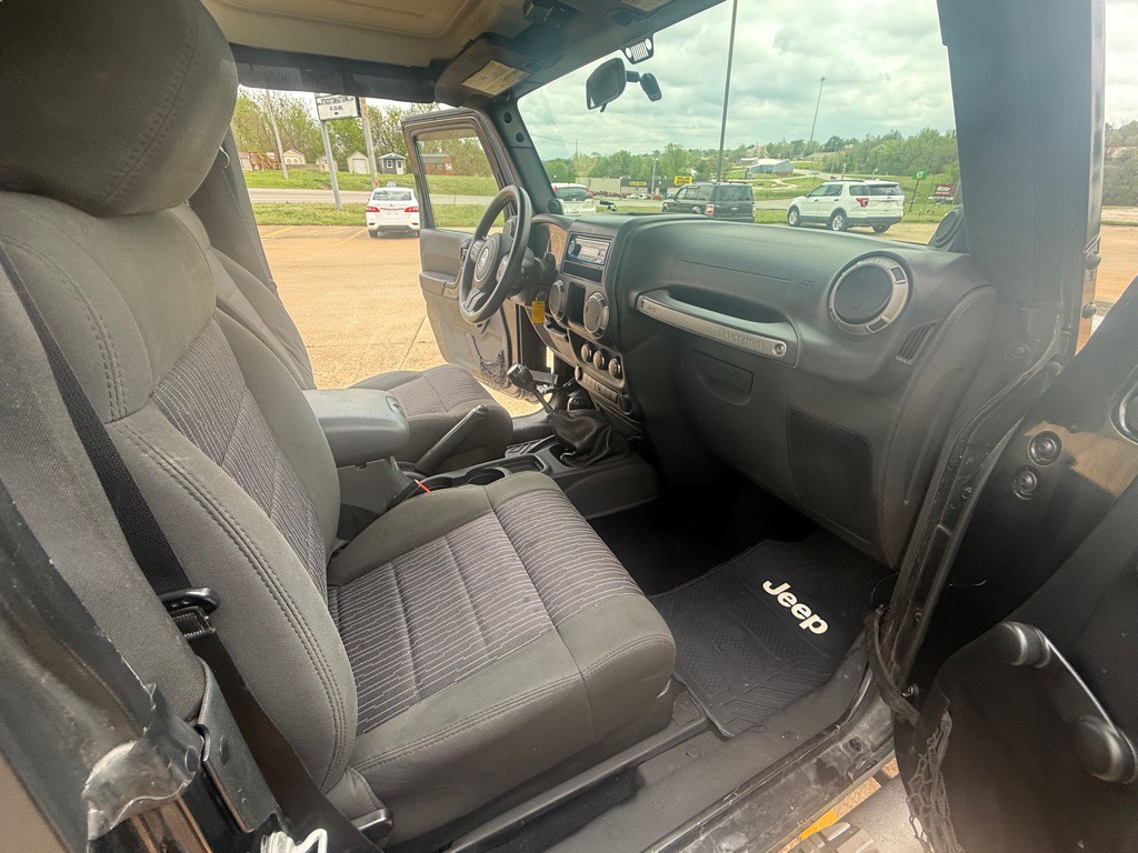 2012 Jeep Wrangler Image 12