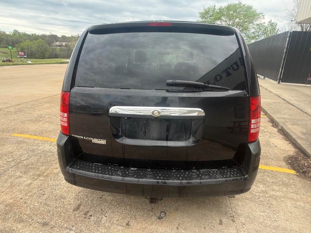 2008 Chrysler Town & Country Image 4
