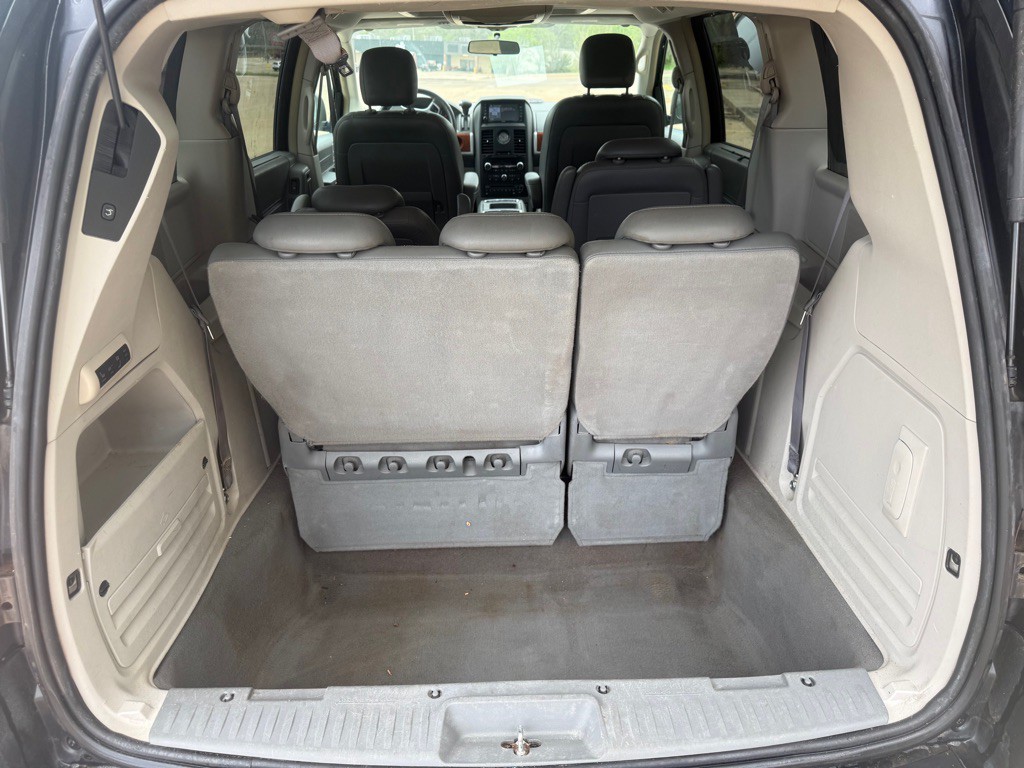 2008 Chrysler Town & Country Image 9