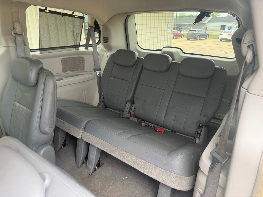 2008 Chrysler Town & Country Image 10