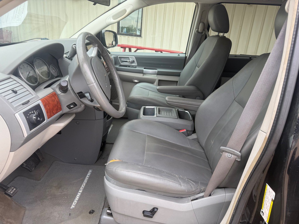 2008 Chrysler Town & Country Image 15