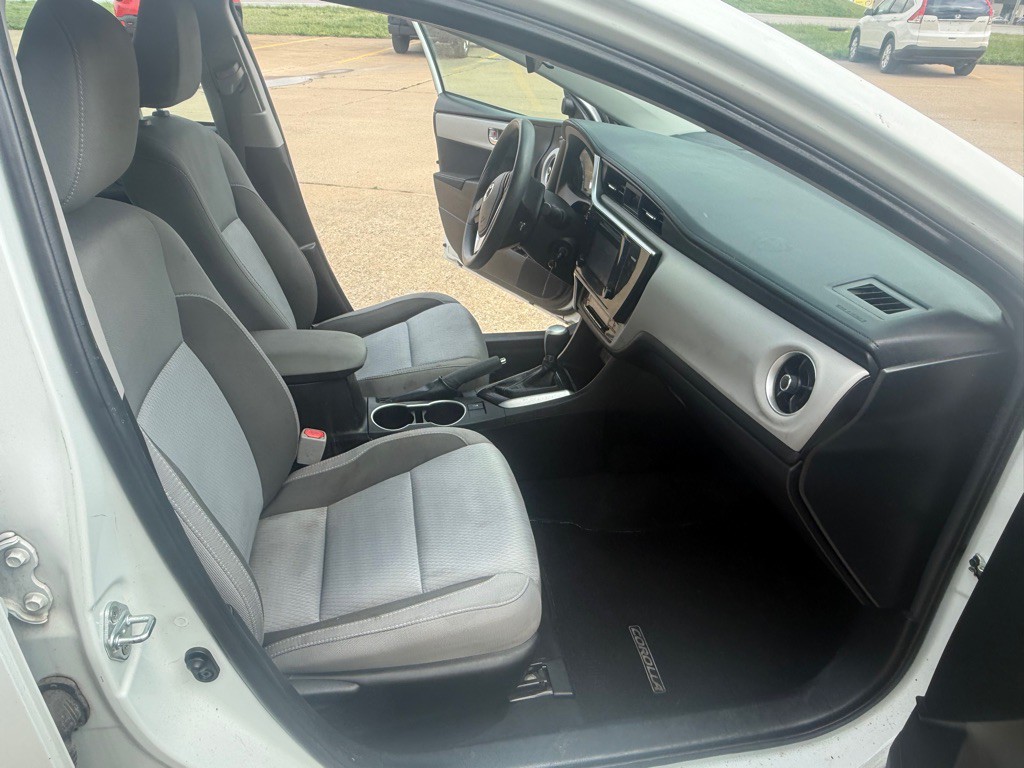 2017 Toyota Corolla Image 11