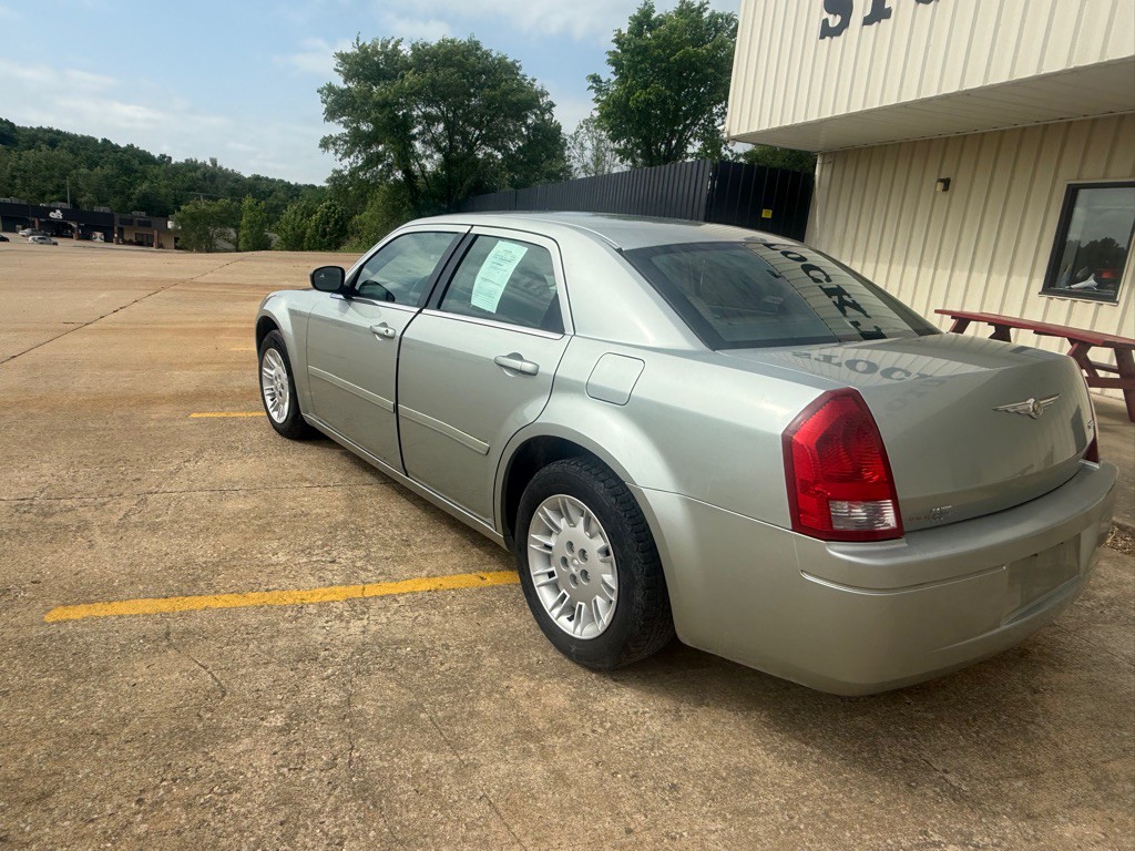 2006 Chrysler 300 Image 3