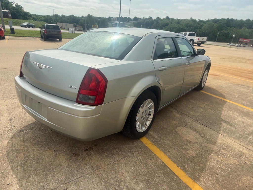 2006 Chrysler 300 Image 5