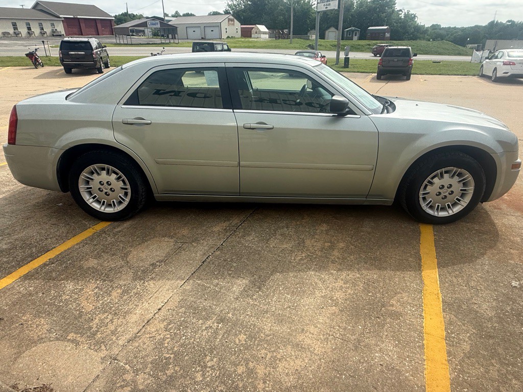 2006 Chrysler 300 Image 6