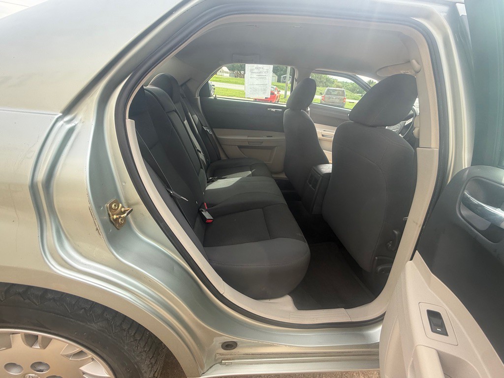 2006 Chrysler 300 Image 11