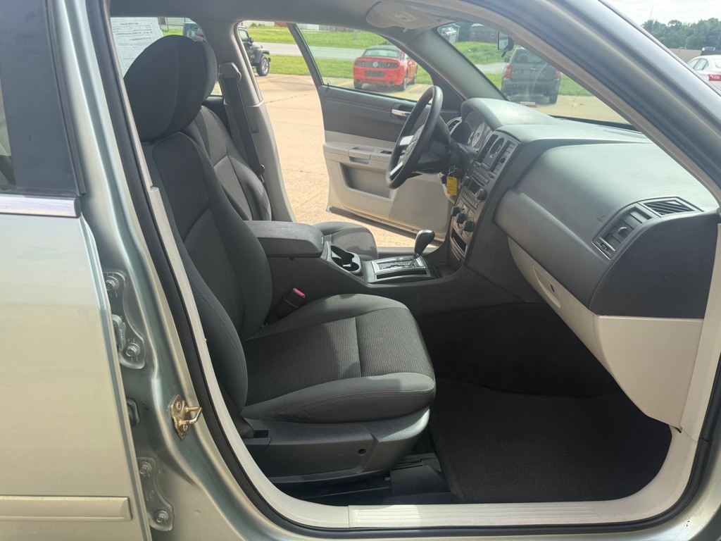 2006 Chrysler 300 Image 12