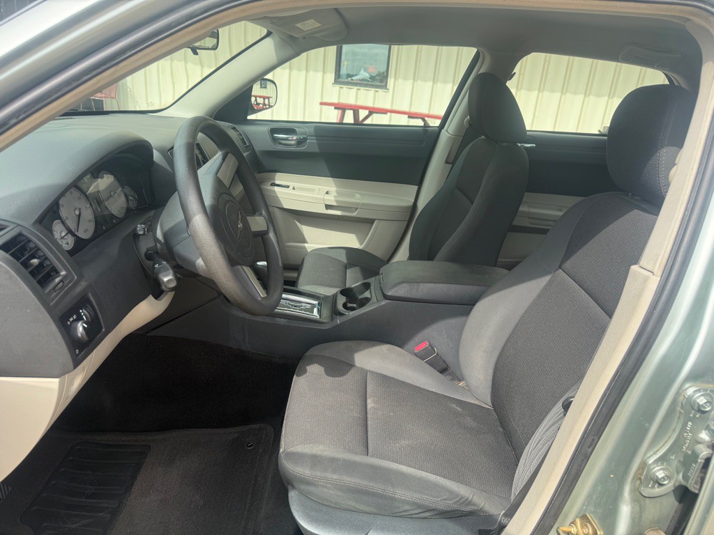 2006 Chrysler 300 Image 13