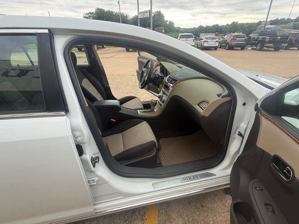 2009 Chevrolet Malibu Image 12
