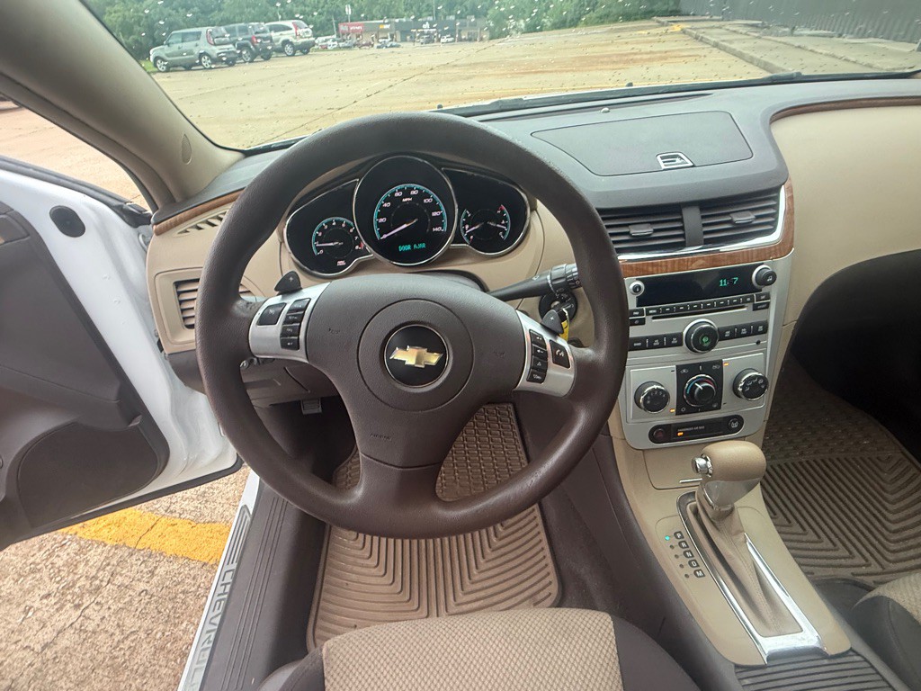 2009 Chevrolet Malibu Image 14