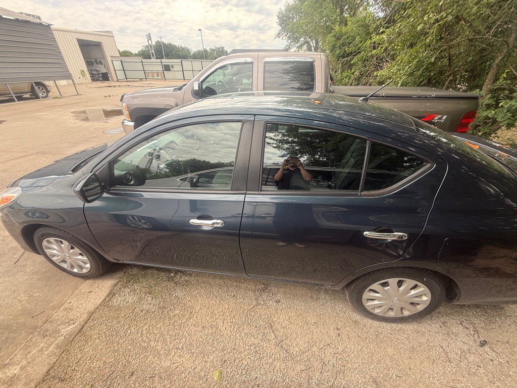 2017 Nissan Versa Image 2