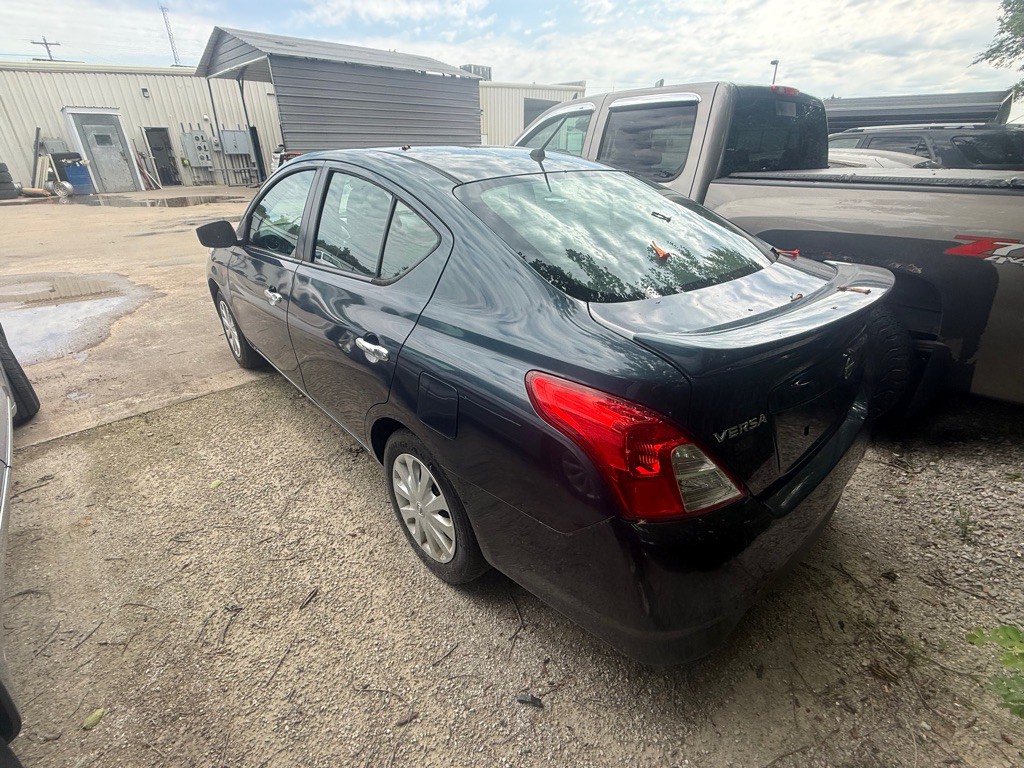 2017 Nissan Versa Image 3