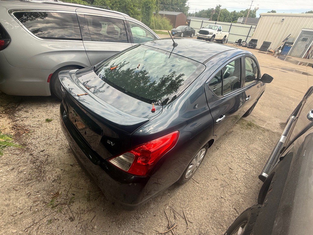 2017 Nissan Versa Image 4