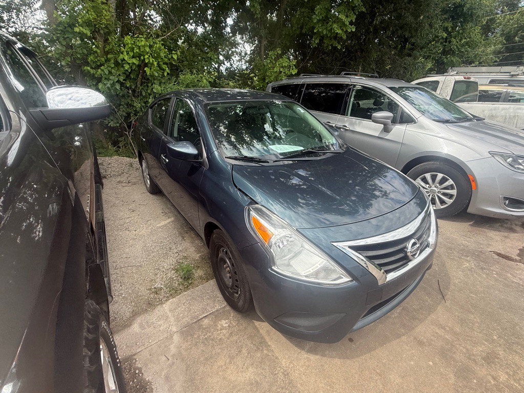 2017 Nissan Versa Image 5
