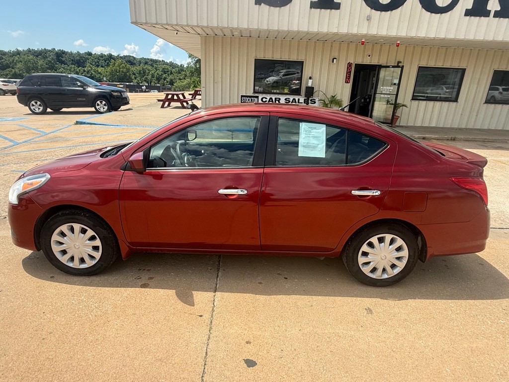 2016 Nissan Versa Image 2