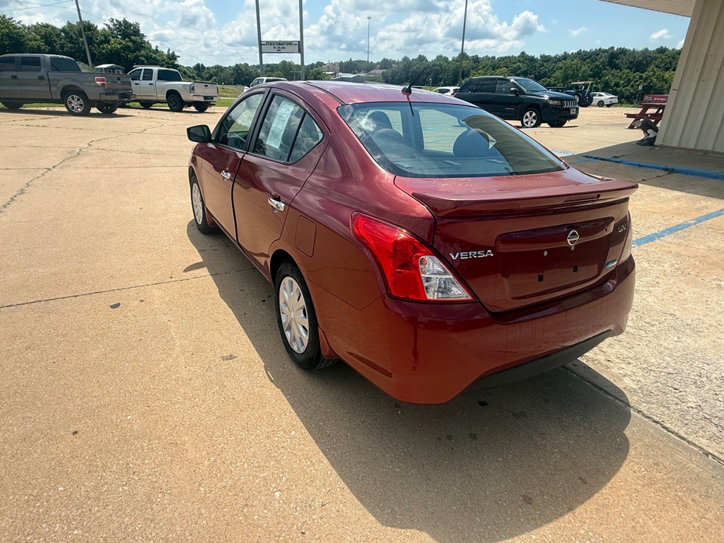 2016 Nissan Versa Image 3