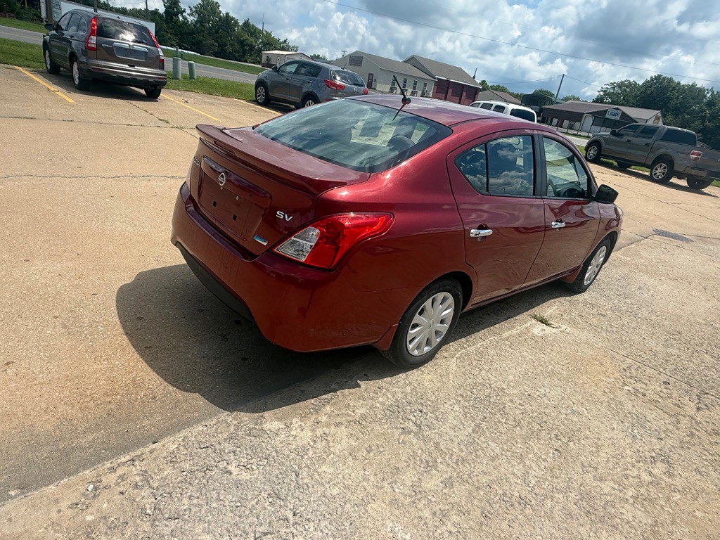 2016 Nissan Versa Image 5