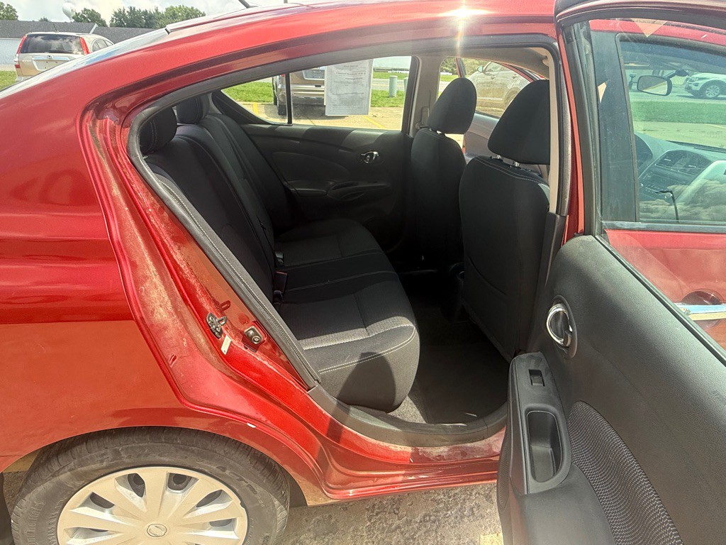 2016 Nissan Versa Image 11