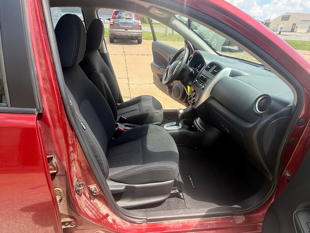 2016 Nissan Versa Image 12