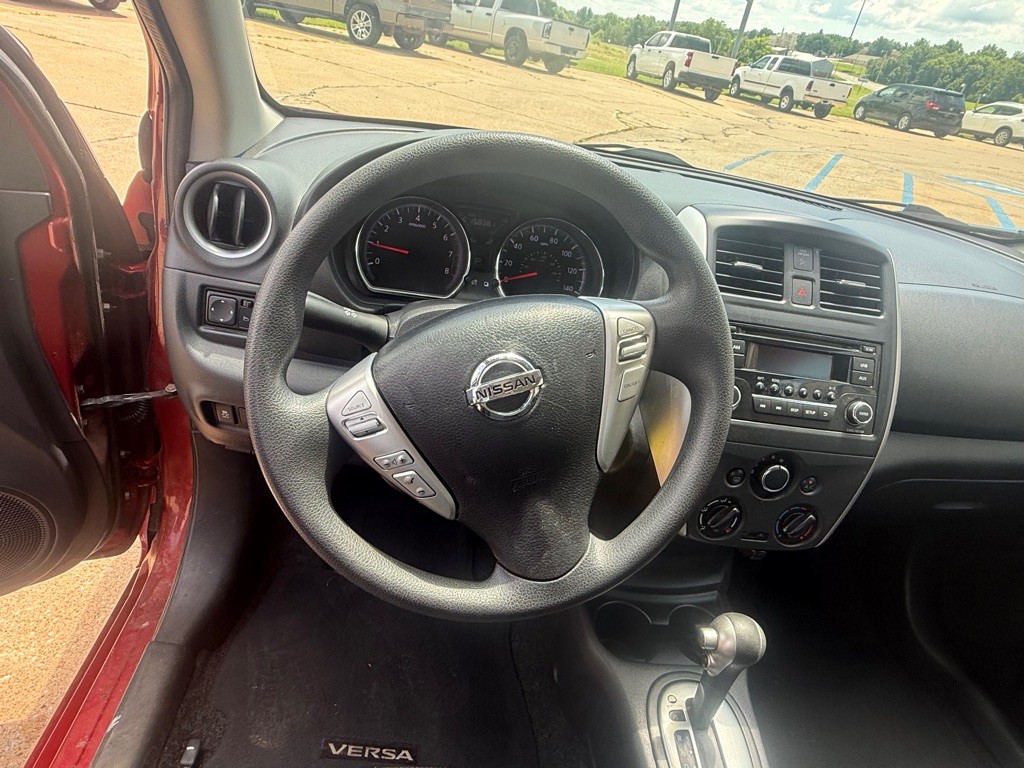 2016 Nissan Versa Image 14