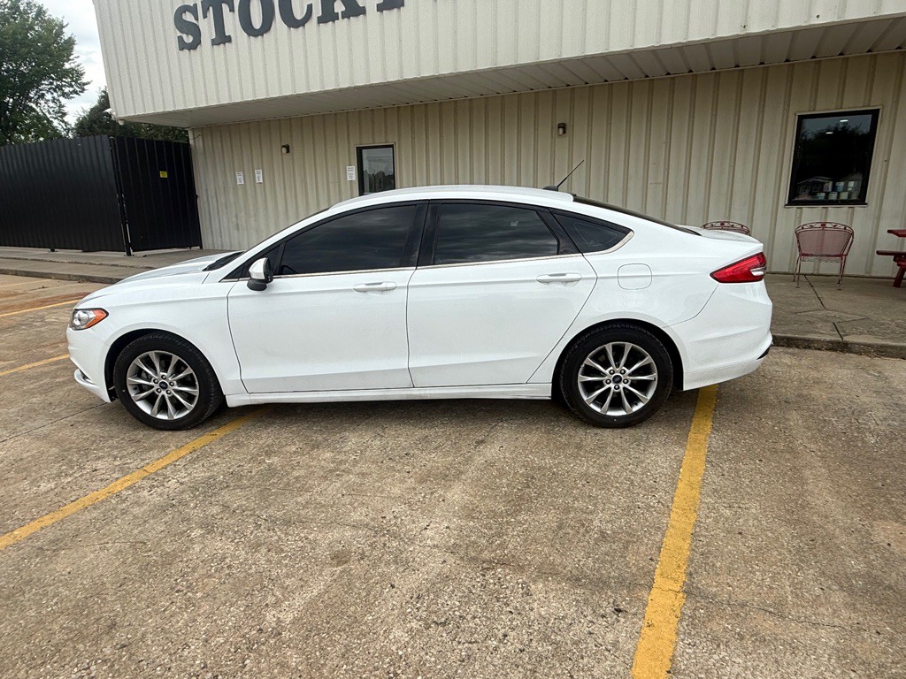 2017 Ford Fusion Image 2