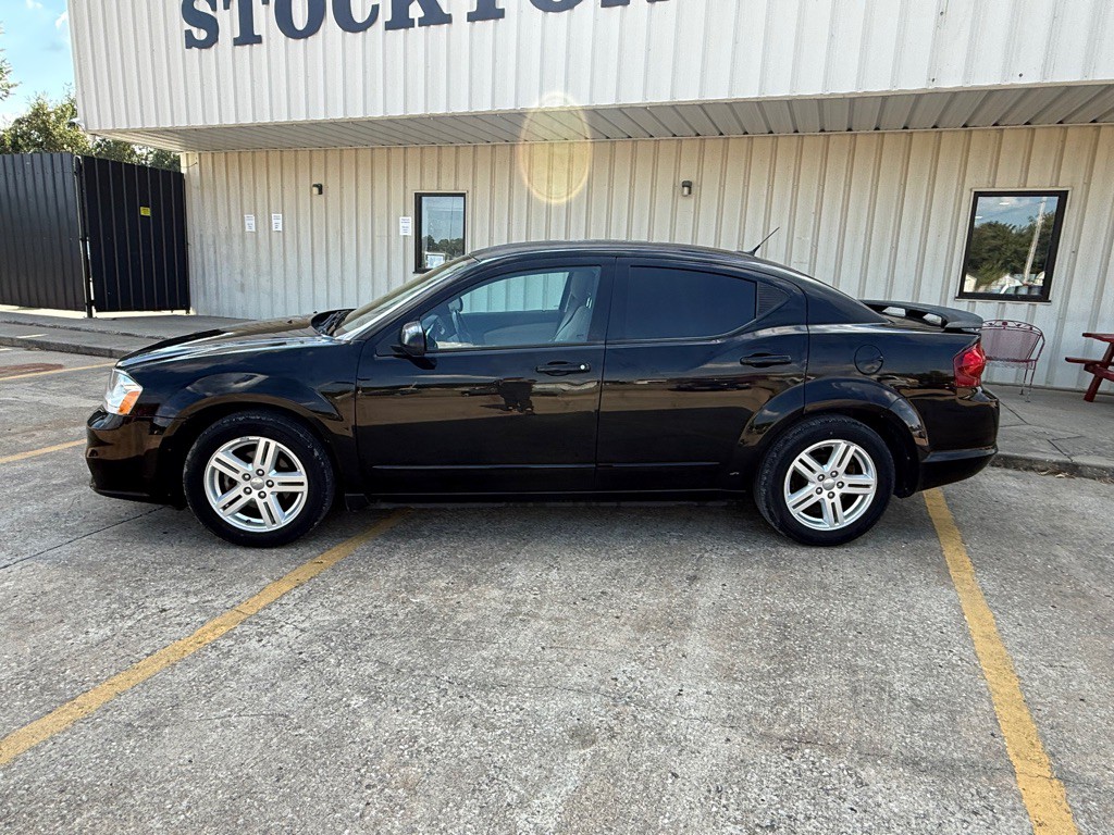 2012 Dodge Avenger Image 2