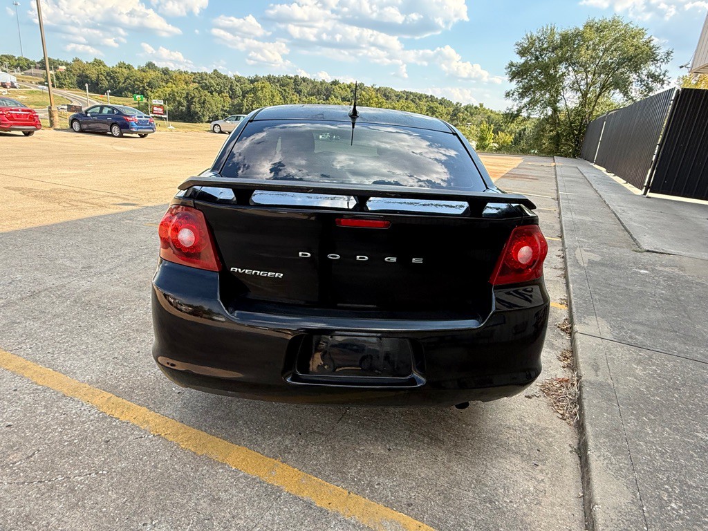 2012 Dodge Avenger Image 4
