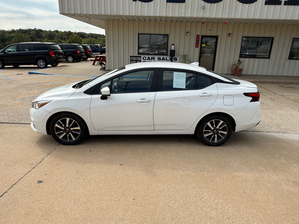 2022 Nissan Versa Image 2