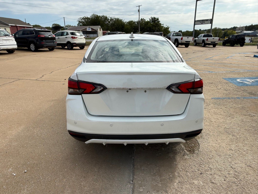 2022 Nissan Versa Image 4