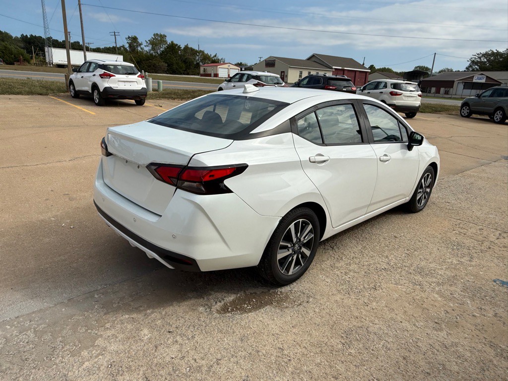 2022 Nissan Versa Image 5